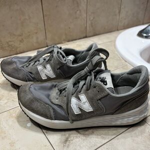 New Balance X70 Little Boy Tennis sz 1 (Youth)